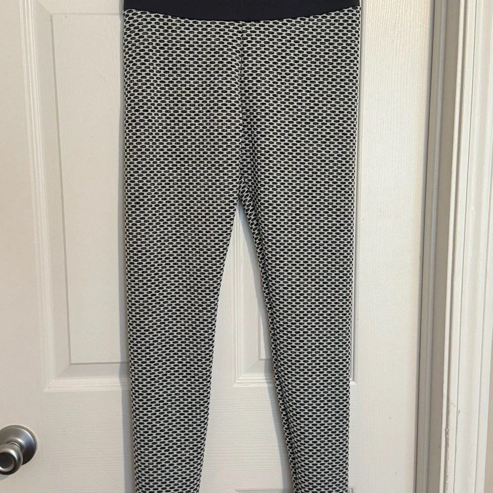 TikTok Leggings - Picture 2 of 3